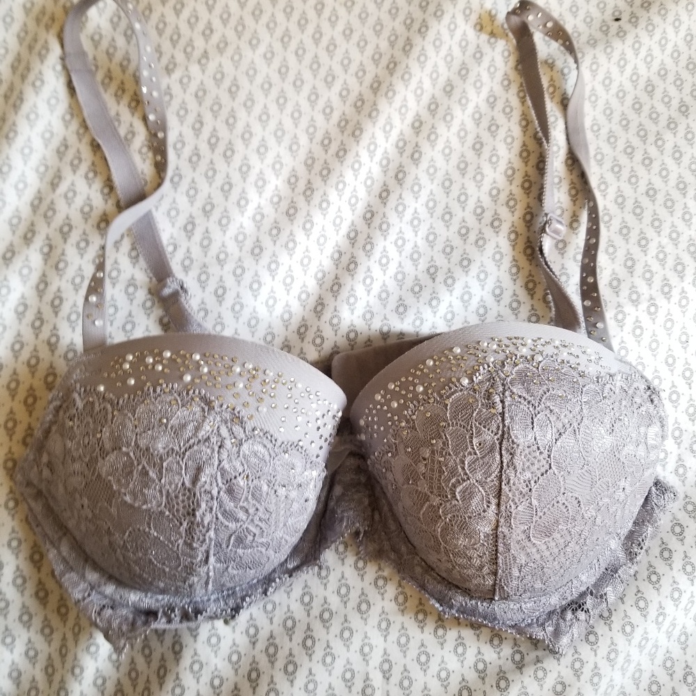 Gorgeous beaded victprias secret bra 32C